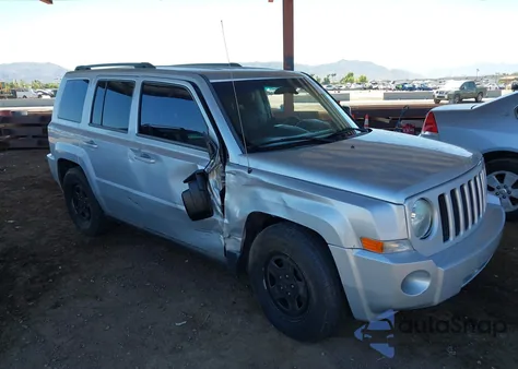 2010 Jeep Patriot Sport из США, поврежденный, VIN 1J4NT2GB2AD502948